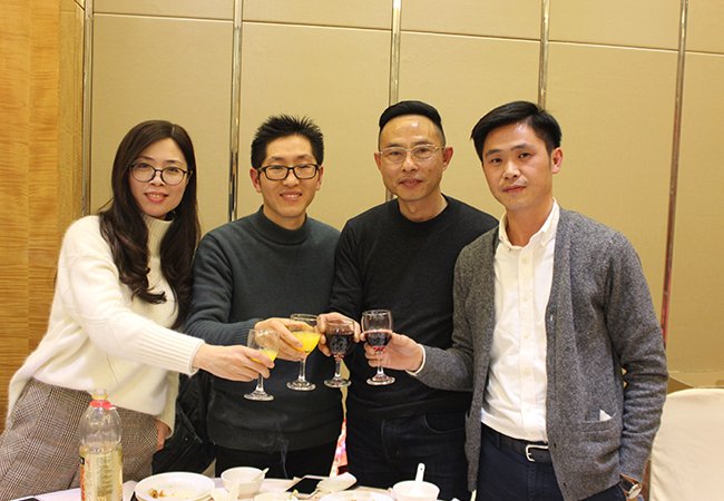 舉杯共飲.jpg